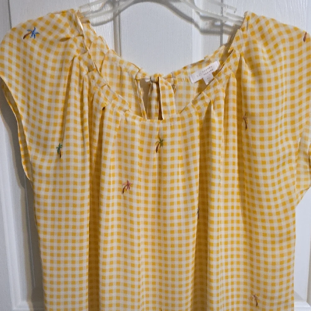 LC Lauren Conrad Smocked Cap Sleeve Blouse in Yellow and White - Picture 5 of 8